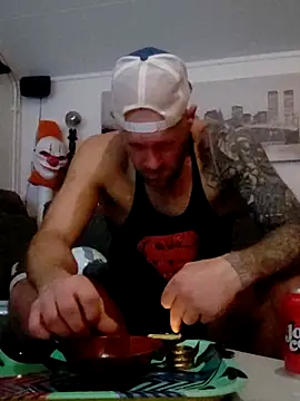 Snapshot of eltoulou chatting on October 29, 2025, 8:32 pm eltoulou online show from October 29, 2025, 8:32 pm