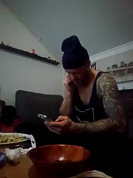 Snapshot of eltoulou chatting on December 3, 2025, 5:00 pm eltoulou online show from December 3, 2025, 5:00 pm