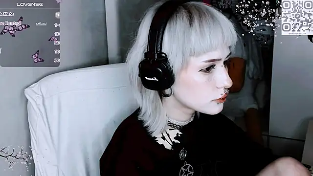 say mary online show from November 10, 2025, 1:43 pm