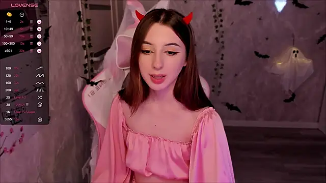 Snapshot of Polly__Hill chatting on October 13, 2025, 6:41 pm Polly Hill online show from October 13, 2025, 6:41 pm