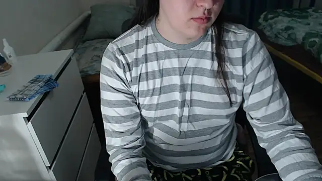 EvaMiron online show from November 8, 2025, 11:58 pm