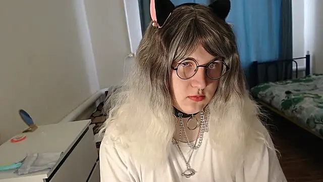 EvaMiron online show from February 17, 2026, 8:22 am