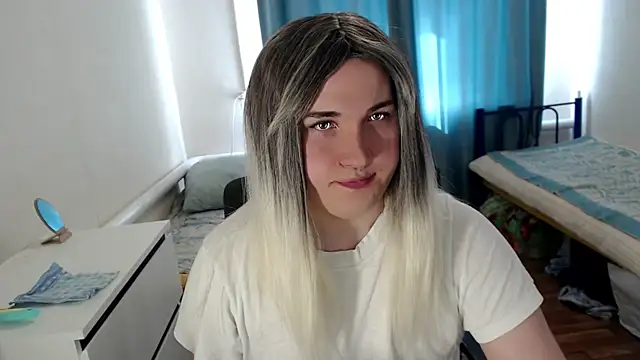 EvaMiron online show from April 8, 2026, 8:36 am