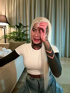 Snapshot of bambixboo chatting on November 22, 2025, 10:42 pm bambixboo online show from November 22, 2025, 10:42 pm