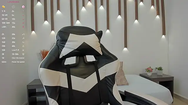 megan cooper28 online show from November 5, 2025, 7:14 pm