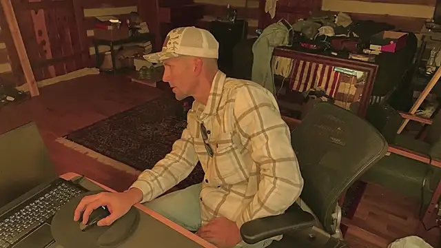 HARD 2QUIT online show from December 22, 2024, 12:38 pm