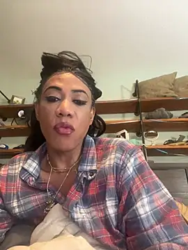 Snapshot of CaramelDipper chatting on July 22, 2026, 9:23 am CaramelDipper online show from July 22, 2026, 9:23 am