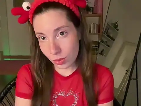 Snapshot of CringeButCute chatting on October 20, 2025, 10:32 pm CringeButCute online show from October 20, 2025, 10:32 pm