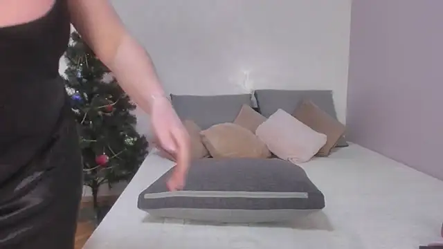 Snapshot of SheilaBloom chatting on January 22, 2025, 10:37 pm SheilaBloom online show from January 22, 2025, 10:37 pm