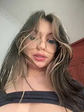 marie2  online show from December 22, 2024, 6:37 pm