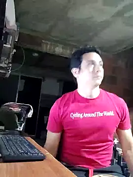 Snapshot of Rejy1992 chatting on January 14, 2025, 3:32 am Rejy1992 online show from January 14, 2025, 3:32 am