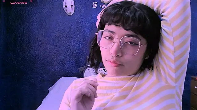 NinaYellow online show from December 5, 2024, 3:50 pm