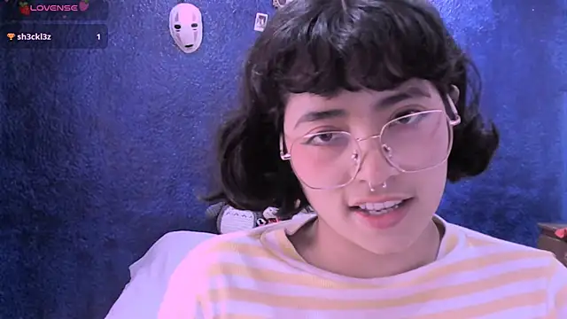 NinaYellow online show from December 5, 2024, 6:55 pm