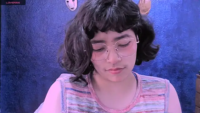 NinaYellow online show from January 22, 2025, 2:56 pm