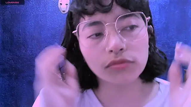 NinaYellow online show from December 20, 2025, 2:24 pm