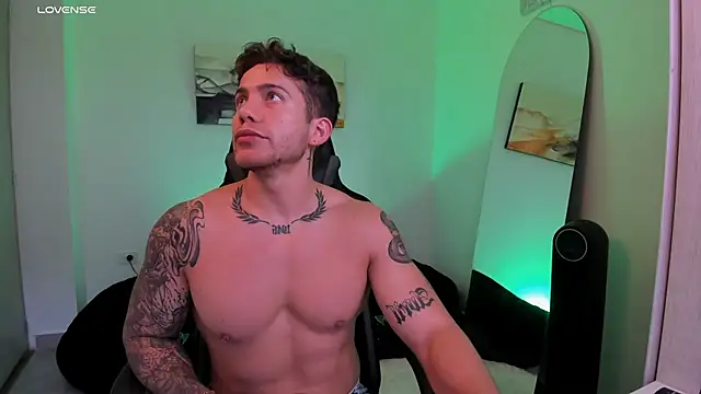 Snapshot of LucianSinclair chatting on February 9, 2025, 5:54 pm LucianSinclair online show from February 9, 2025, 5:54 pm