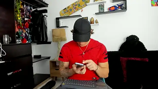 Tom Krakow online show from February 25, 2025, 8:51 pm