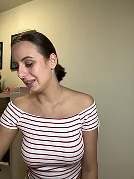 Hii Lolla online show from December 15, 2024, 6:15 pm