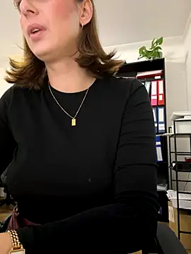 Hii Lolla online show from December 3, 2025, 7:05 am