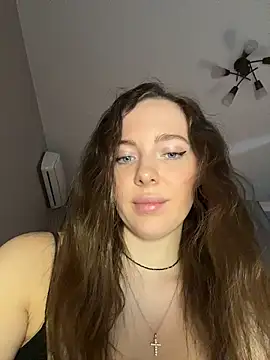 Snapshot of -SweetDi- chatting on February 18, 2026, 9:44 pm -SweetDi- online show from February 18, 2026, 9:44 pm