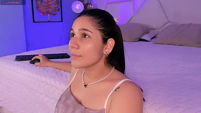 bellaa becca online show from November 28, 2025, 9:28 pm