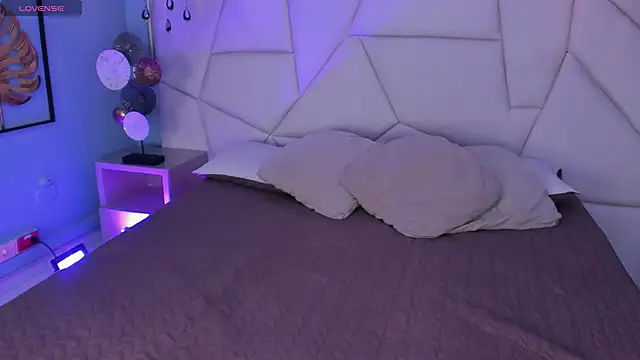 bellaa becca online show from December 14, 2025, 4:23 pm