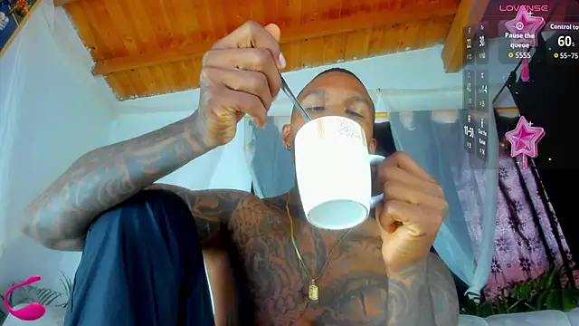 Snapshot of esteveen_ortegas_ chatting on October 27, 2025, 1:37 pm esteveen ortegas online show from October 27, 2025, 1:37 pm