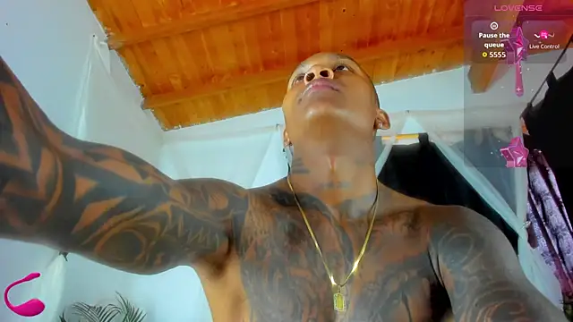 Snapshot of esteveen_ortegas_ chatting on November 10, 2025, 1:32 pm esteveen ortegas online show from November 10, 2025, 1:32 pm