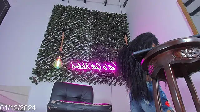 Snapshot of Brianna_Stars chatting on December 1, 2024, 8:31 pm Brianna Stars online show from December 1, 2024, 8:31 pm