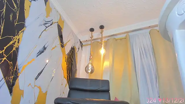 Snapshot of Brianna_Stars chatting on December 14, 2024, 12:01 am Brianna Stars online show from December 14, 2024, 12:01 am