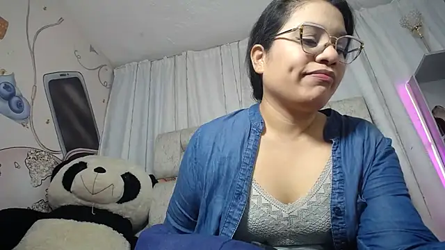 KEYRA-MILLER- online show from December 15, 2025, 2:38 am