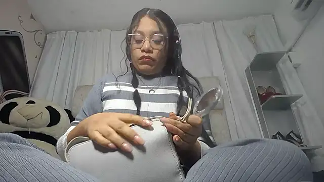 Snapshot of KEYRA-MILLER- chatting on January 17, 2026, 2:38 am KEYRA-MILLER- online show from January 17, 2026, 2:38 am