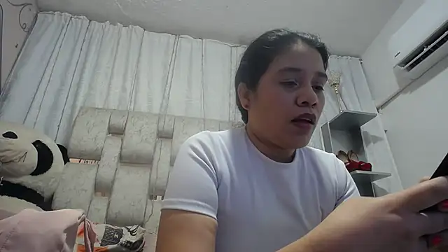 Snapshot of KEYRA-MILLER- chatting on February 16, 2026, 1:46 am KEYRA-MILLER- online show from February 16, 2026, 1:46 am