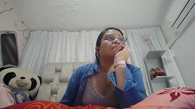 Snapshot of KEYRA-MILLER- chatting on February 17, 2026, 1:46 am KEYRA-MILLER- online show from February 17, 2026, 1:46 am