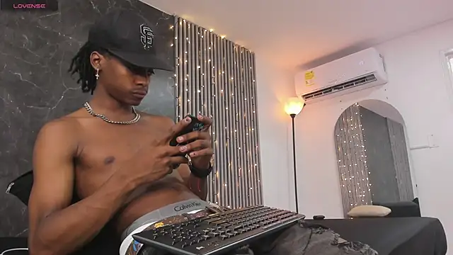 Snapshot of BRYXXXON1 chatting on December 4, 2024, 3:10 pm BRYXXXON1 online show from December 4, 2024, 3:10 pm