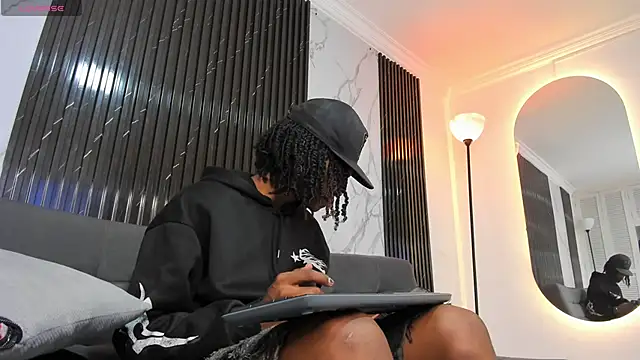 Snapshot of BRYXXXON1 chatting on December 10, 2024, 4:13 am BRYXXXON1 online show from December 10, 2024, 4:13 am