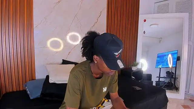 Snapshot of BRYXXXON1 chatting on February 13, 2025, 3:03 pm BRYXXXON1 online show from February 13, 2025, 3:03 pm