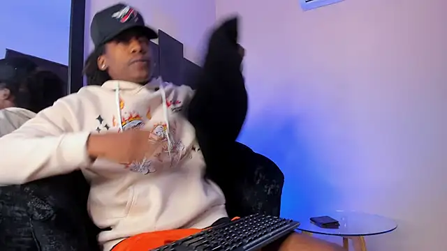 Snapshot of BRYXXXON1 chatting on March 7, 2025, 2:12 pm BRYXXXON1 online show from March 7, 2025, 2:12 pm