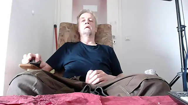 Snapshot of Cordt30 chatting on June 17, 2026, 4:30 pm Cordt30 online show from June 17, 2026, 4:30 pm