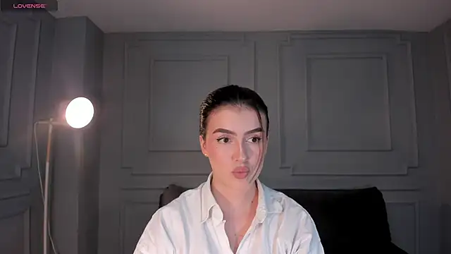 PaulinaSantos  online show from January 9, 2026, 7:59 pm