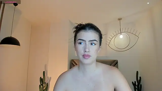 PaulinaSantos  online show from April 5, 2026, 5:10 pm