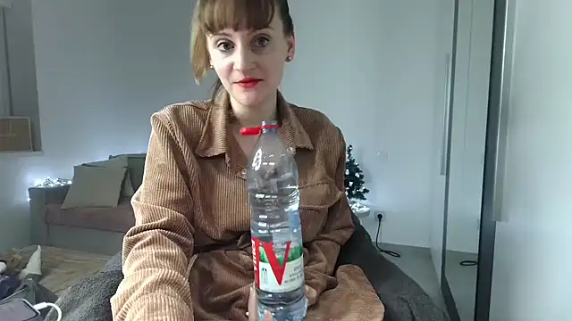 Snapshot of victoirenextdoor chatting on December 4, 2024, 5:00 pm victoirenextdoor online show from December 4, 2024, 5:00 pm