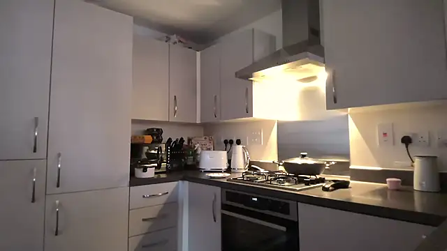 SweetMonicaUK online show from November 18, 2025, 11:47 am