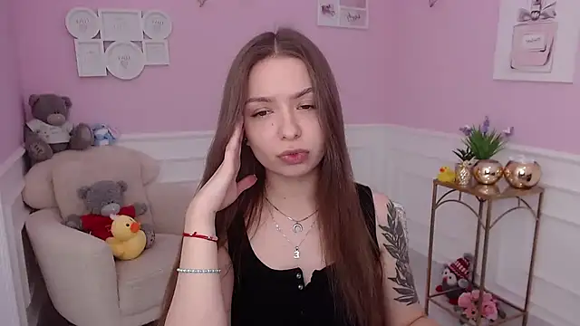 Snapshot of LucySkilar chatting on September 28, 2025, 4:18 am LucySkilar online show from September 28, 2025, 4:18 am