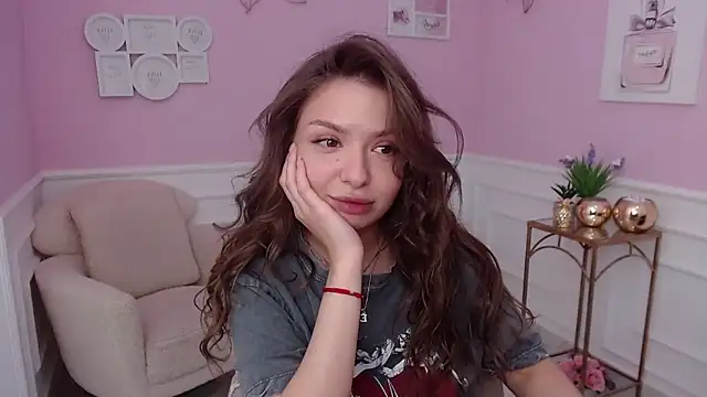 Snapshot of LucySkilar chatting on September 29, 2025, 4:17 am LucySkilar online show from September 29, 2025, 4:17 am