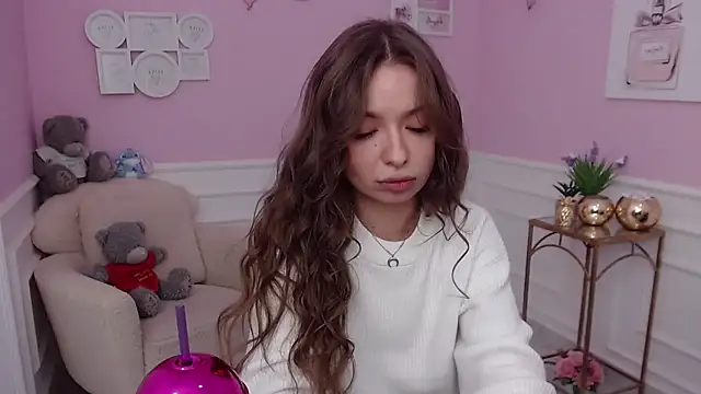 Snapshot of LucySkilar chatting on October 12, 2025, 4:33 am LucySkilar online show from October 12, 2025, 4:33 am