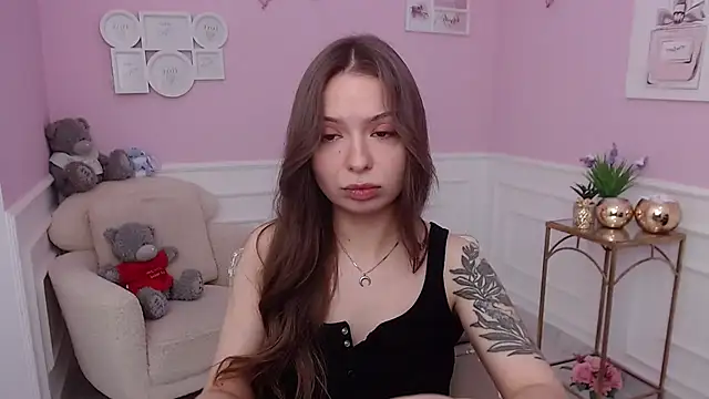 Snapshot of LucySkilar chatting on October 26, 2025, 5:35 am LucySkilar online show from October 26, 2025, 5:35 am