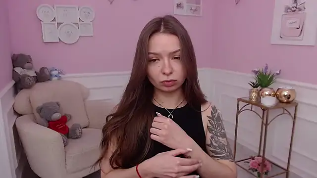 Snapshot of LucySkilar chatting on November 18, 2025, 5:34 am LucySkilar online show from November 18, 2025, 5:34 am