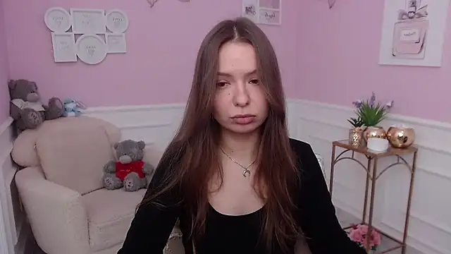 Snapshot of LucySkilar chatting on November 23, 2025, 5:40 am LucySkilar online show from November 23, 2025, 5:40 am