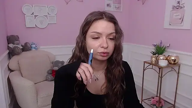 Snapshot of LucySkilar chatting on November 25, 2025, 7:52 am LucySkilar online show from November 25, 2025, 7:52 am